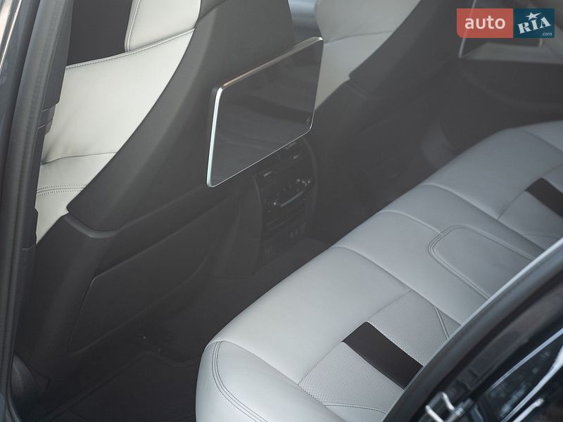 Седан BMW M5 2020 в Дубно