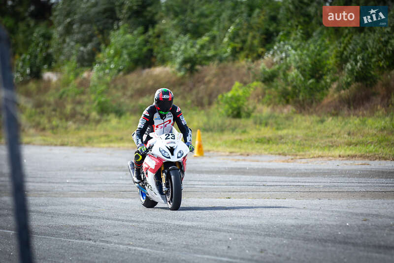 Спортбайк BMW S 1000RR 2017 в Киеве фото 4 Спортбайк BMW S 1000RR 2017 в Киеве