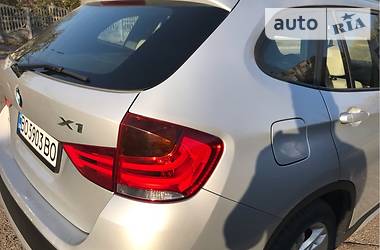 Позашляховик / Кросовер BMW X1 2011 в 