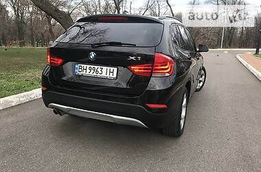 Позашляховик / Кросовер BMW X1 2014 в 