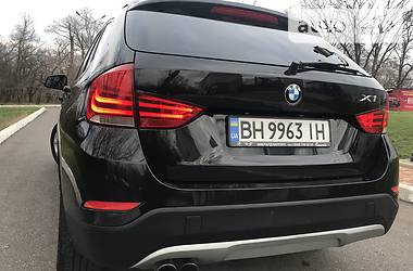 Позашляховик / Кросовер BMW X1 2014 в 