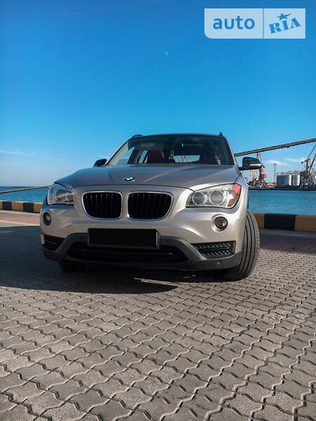 Позашляховик / Кросовер BMW X1 2012 в 