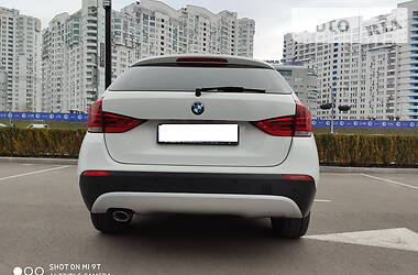 Позашляховик / Кросовер BMW X1 2012 в 