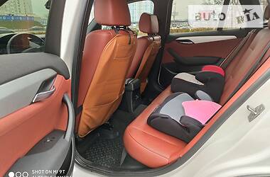 Позашляховик / Кросовер BMW X1 2012 в 