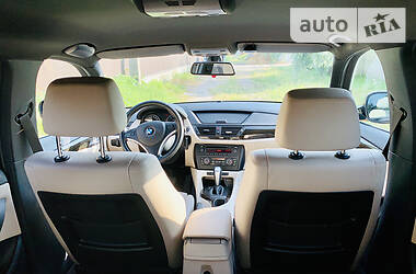 Позашляховик / Кросовер BMW X1 2010 в 