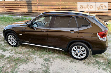 Позашляховик / Кросовер BMW X1 2010 в 