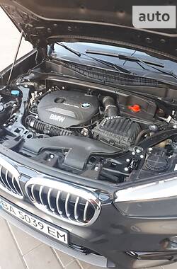 Позашляховик / Кросовер BMW X1 2017 в 