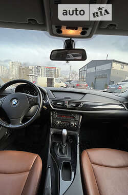 Позашляховик / Кросовер BMW X1 2012 в 