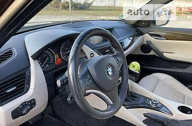 Позашляховик / Кросовер BMW X1 2010 в 