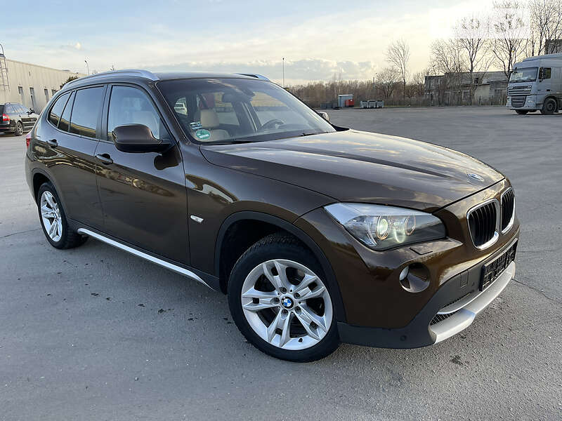 Позашляховик / Кросовер BMW X1 2010 в 