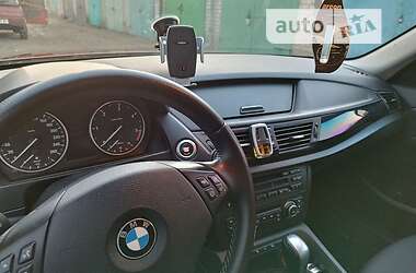 Позашляховик / Кросовер BMW X1 2010 в 