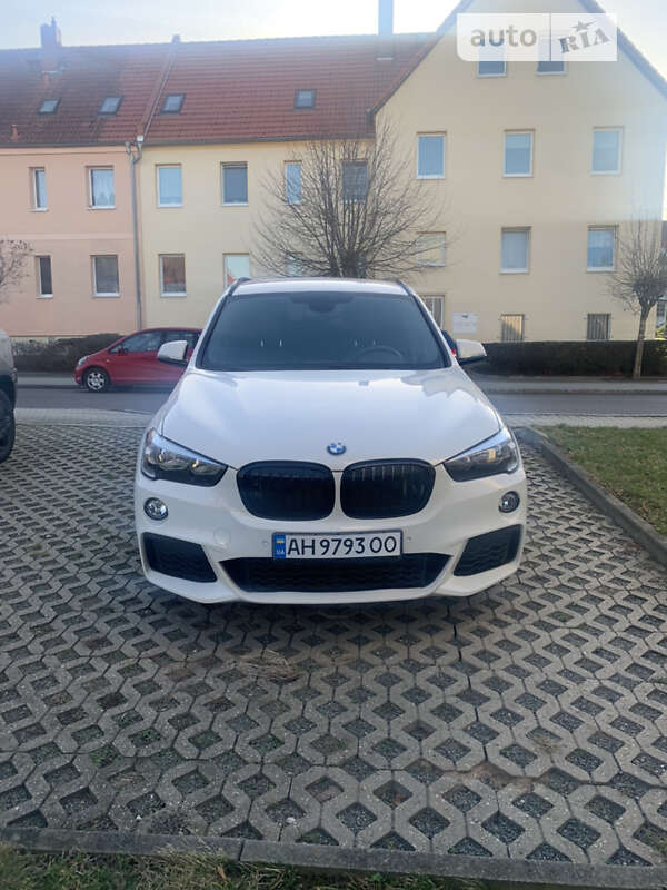 Внедорожник / Кроссовер BMW X1 2016 в Мариуполе