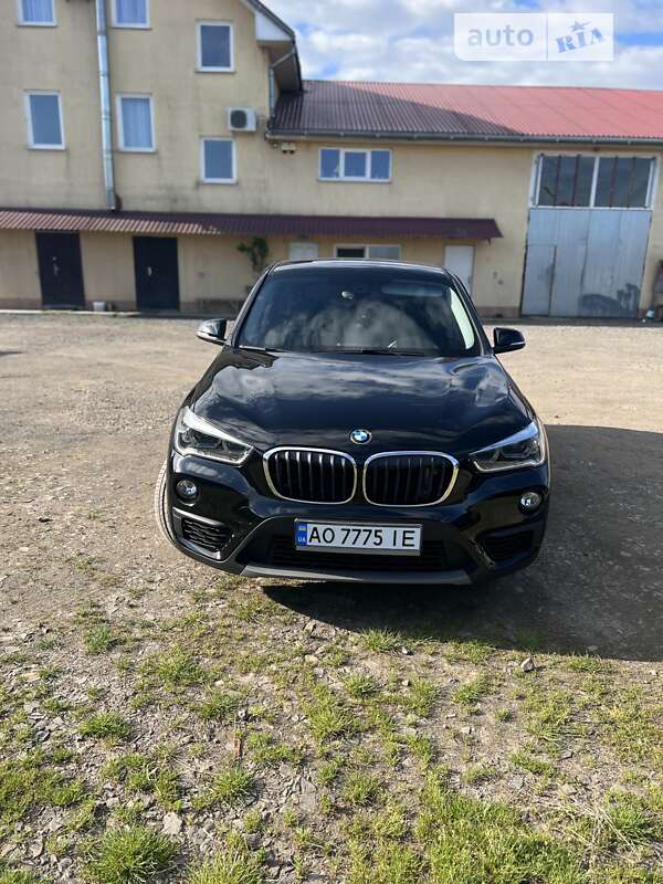 Внедорожник / Кроссовер BMW X1 2017 в Ужгороде
