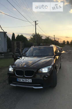 Внедорожник / Кроссовер BMW X1 2011 в Ужгороде