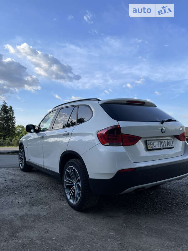 Внедорожник / Кроссовер BMW X1 2011 в Самборе