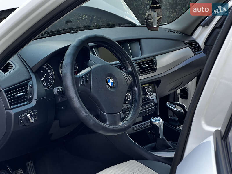 Внедорожник / Кроссовер BMW X1 2013 в Каменском