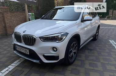 Позашляховик / Кросовер BMW X1 2017 в 