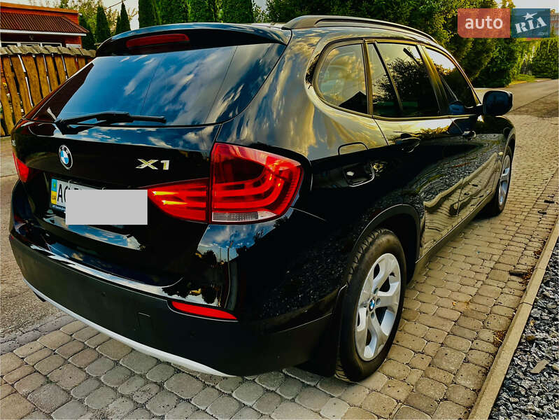 Внедорожник / Кроссовер BMW X1 2011 в Луцке