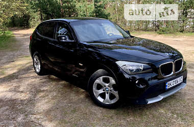 Внедорожник / Кроссовер BMW X1 2010 в Вараше