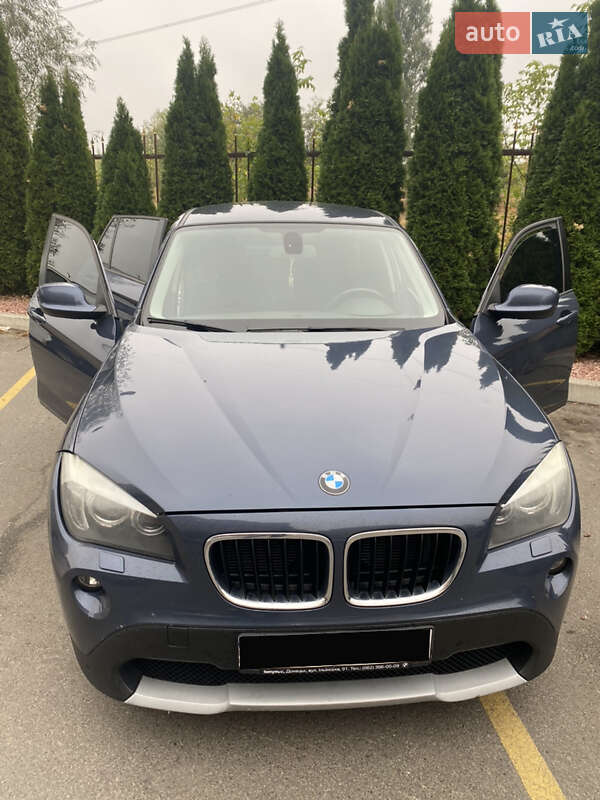 Внедорожник / Кроссовер BMW X1 2011 в 