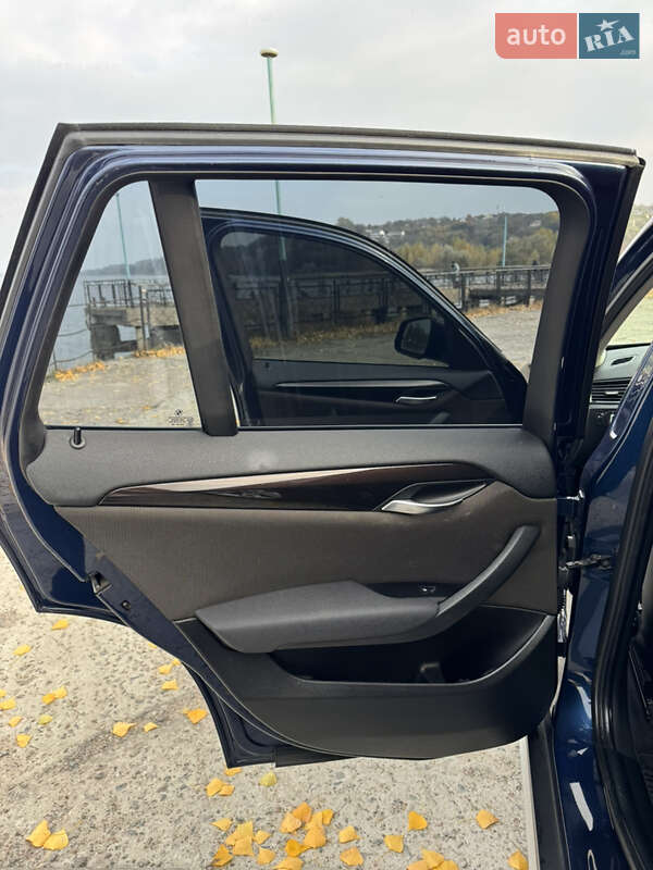 Внедорожник / Кроссовер BMW X1 2014 в Обухове