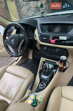 Позашляховик / Кросовер BMW X1 2011 в 