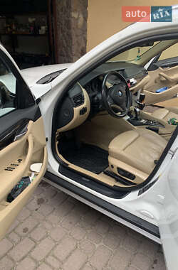 Позашляховик / Кросовер BMW X1 2011 в 