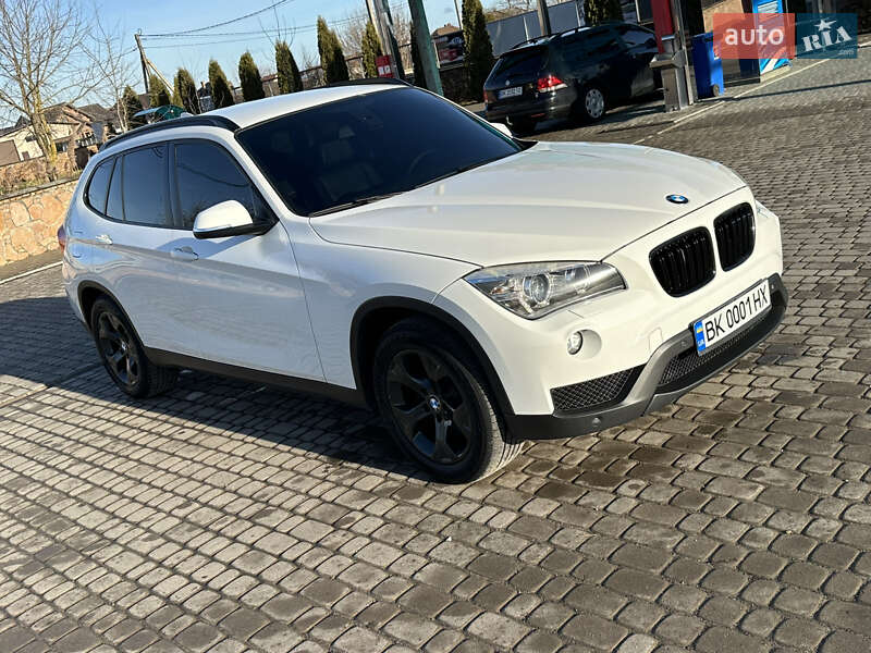 Внедорожник / Кроссовер BMW X1 2012 в Березному