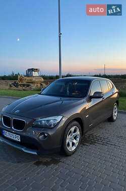 Внедорожник / Кроссовер BMW X1 2011 в Городке