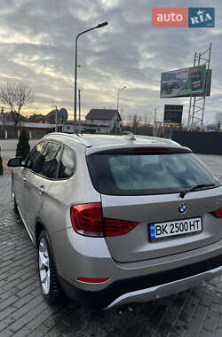 Внедорожник / Кроссовер BMW X1 2013 в Киеве