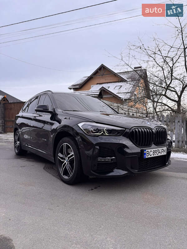 Внедорожник / Кроссовер BMW X1 2016 в Киеве