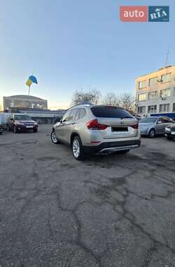 Внедорожник / Кроссовер BMW X1 2014 в Каменском