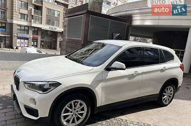 Внедорожник / Кроссовер BMW X1 2017 в 