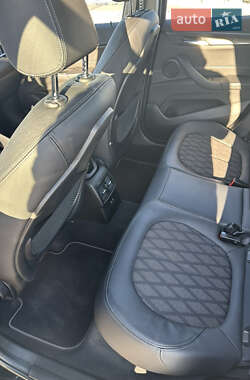 Позашляховик / Кросовер BMW X1 2019 в 