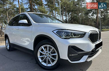 Позашляховик / Кросовер BMW X1 2022 в 