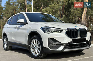 Позашляховик / Кросовер BMW X1 2022 в 