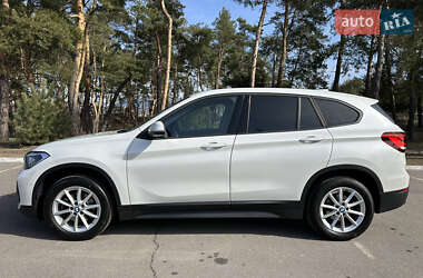 Позашляховик / Кросовер BMW X1 2022 в 