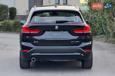 Позашляховик / Кросовер BMW X1 2021 в 