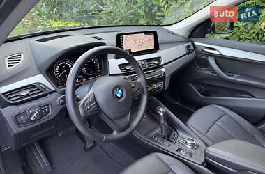 Позашляховик / Кросовер BMW X1 2021 в 