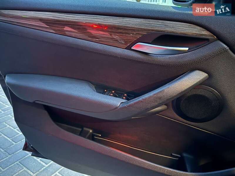 Внедорожник / Кроссовер BMW X1 2014 в Ужгороде