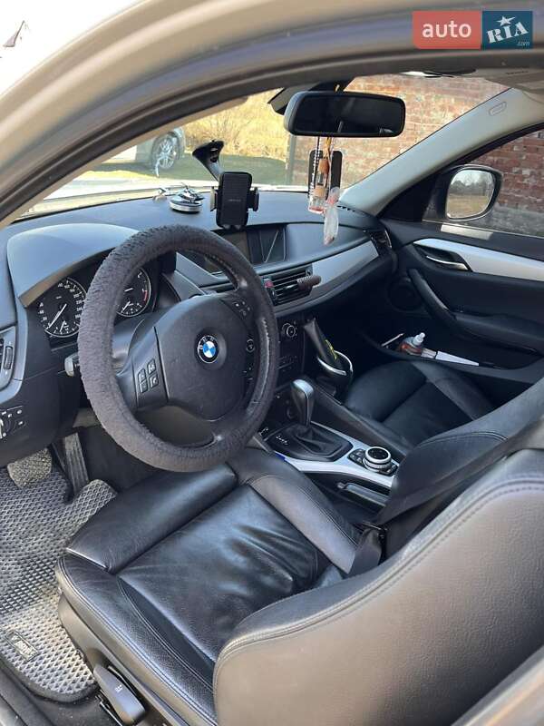 Внедорожник / Кроссовер BMW X1 2010 в Новояворовске