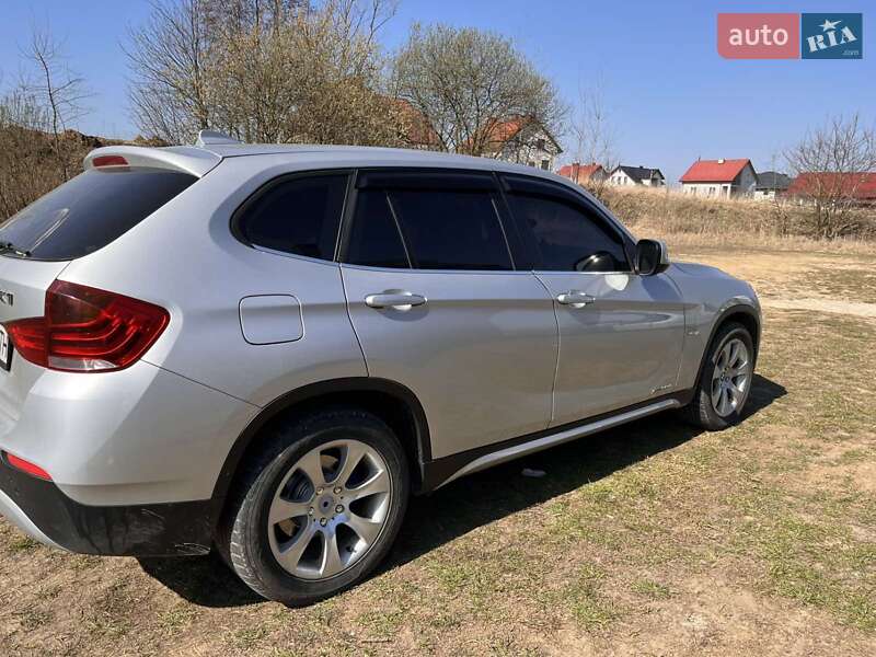 Внедорожник / Кроссовер BMW X1 2010 в Новояворовске