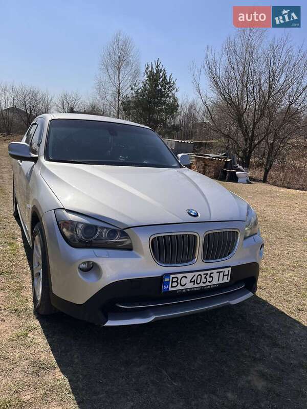 Внедорожник / Кроссовер BMW X1 2010 в Новояворовске