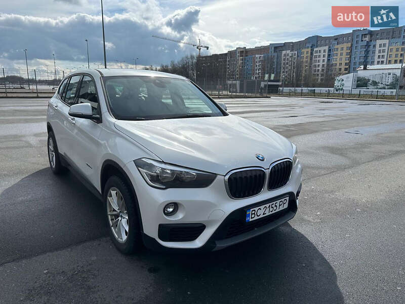Внедорожник / Кроссовер BMW X1 2015 в 