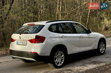 Позашляховик / Кросовер BMW X1 2011 в 