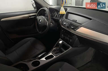Позашляховик / Кросовер BMW X1 2011 в 