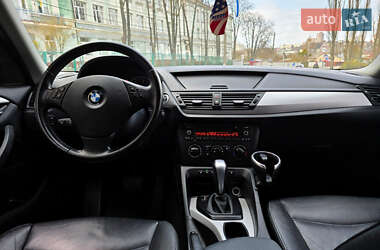 Позашляховик / Кросовер BMW X1 2011 в 