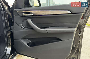 Внедорожник / Кроссовер BMW X1 2019 в 