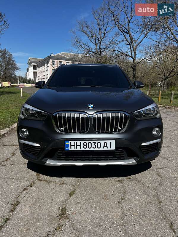 Внедорожник / Кроссовер BMW X1 2015 в 