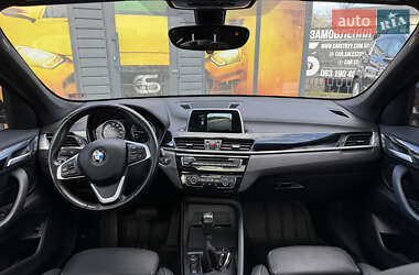 Позашляховик / Кросовер BMW X1 2018 в 
